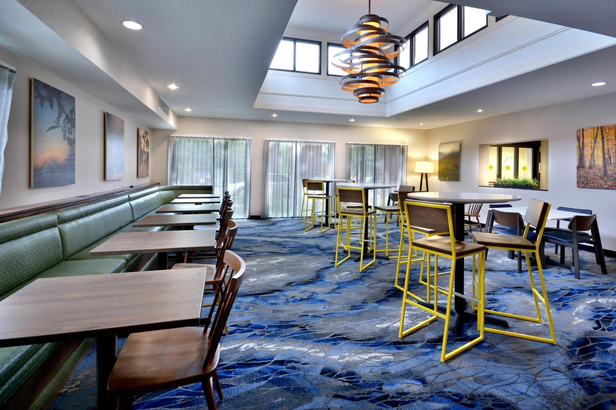 Fairfield & By Marriott North 3* Charlottesville