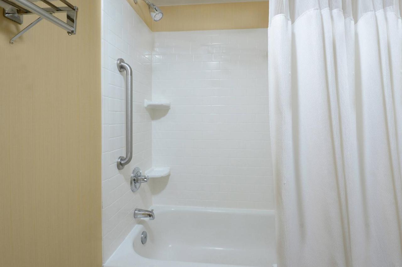 Fairfield & By Marriott North Hotel Charlottesville