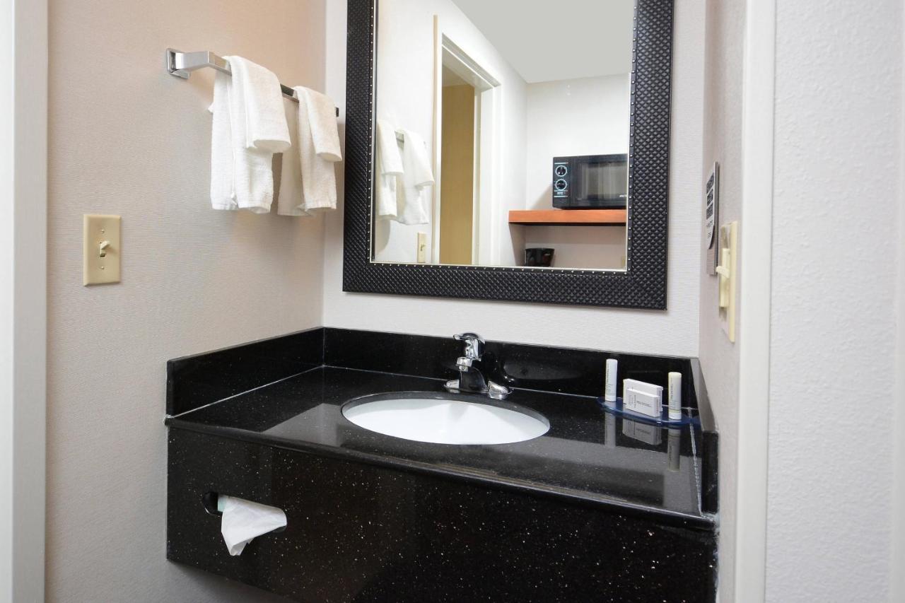 Fairfield & By Marriott North Hotel Charlottesville